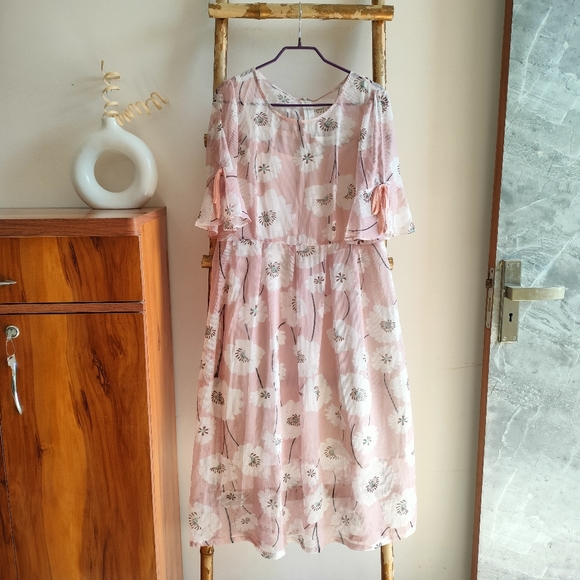 Elegant Floral Dress - Picture 13 of 14